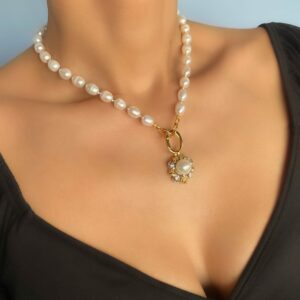 «SCARLETT» Semi-Fine Pearl Necklace With Swarovski Crystals Pendant - Image 3