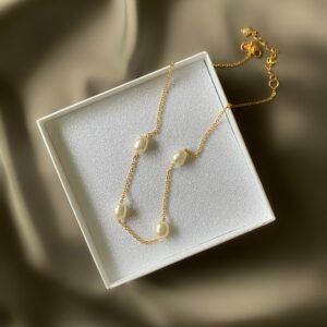 «PERLE» Petite Choker Necklace With Natural Pearls - Image 4