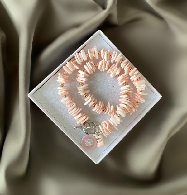 «DEL-MAR» Trendy Semi-Fine Natural Shell Choker Necklace With Swarovski Crystal⠀
