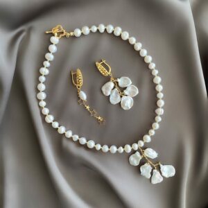 «PERLE FAVORI» Semi-Fine Pearl Choker Necklace and Earrings Luxury Jewelry Set - Image 2