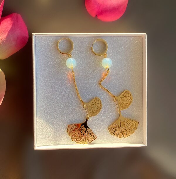 «PETALS» Trendy Natural Stone Drop Earrings - Congo Lock