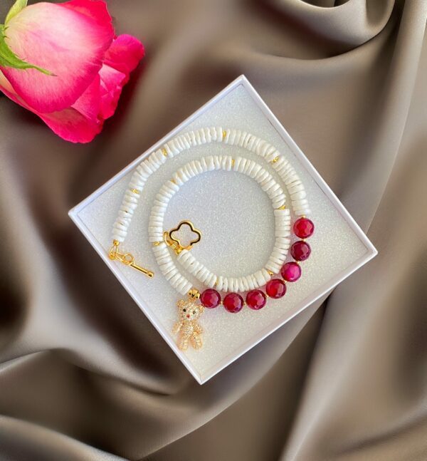 «ORSA» Semi-Fine Natural Shell & Agate Choker-Necklace With Trendy Pendant