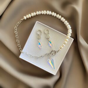 «PRINCESS AURORA» Semi-Fine Chain And Pearl Necklace And Crystal Earrings - Image 2