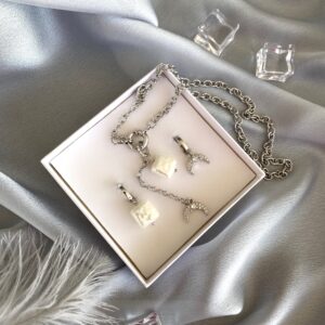 «MESE A LUNA» Trendy Chain Necklace & Asymmetrical Earrings Jewellery Set - Image 2