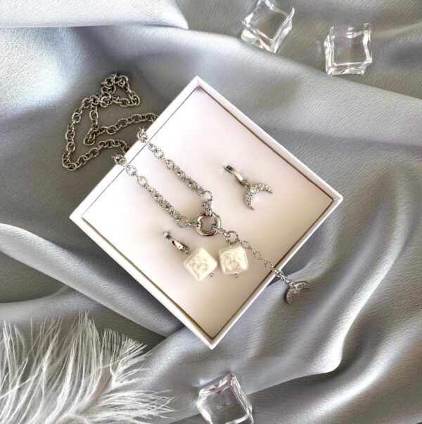 «MESE A LUNA» Trendy Chain Necklace & Asymmetrical Earrings Jewellery Set