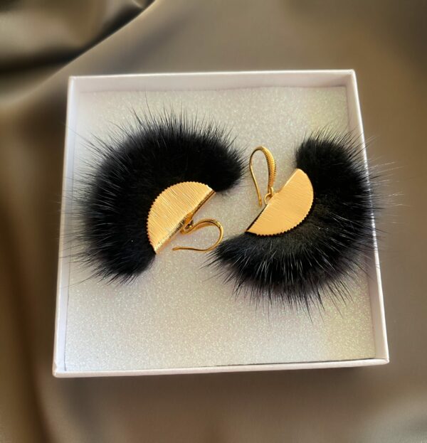 «À LA RUSSE» Semi-Fine Trendy Earrings With Black Fur - English Lock