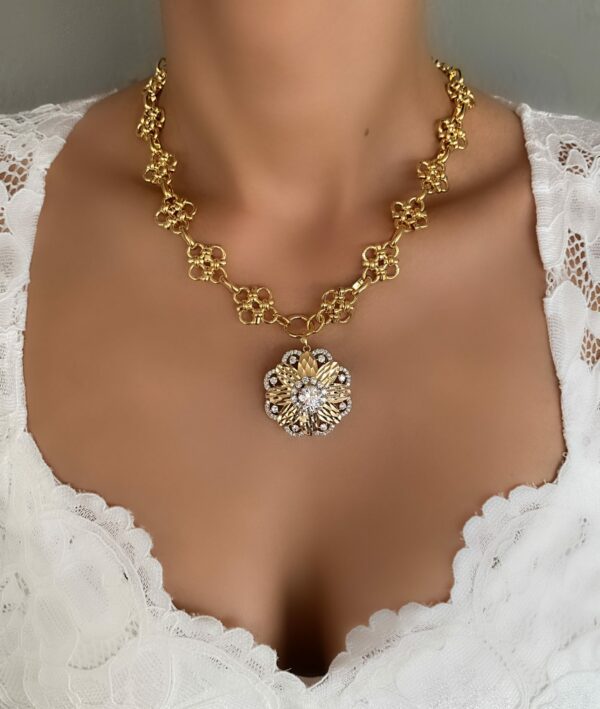 «CHARLOTTE» Semi-Fine Chain Luxury Necklace With Beautiful Swarovski Crystals Pendant ⠀