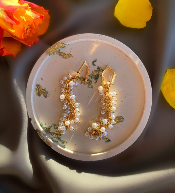 «MERCEDES» Luxury & Beautiful Drop Earrings - English Lock