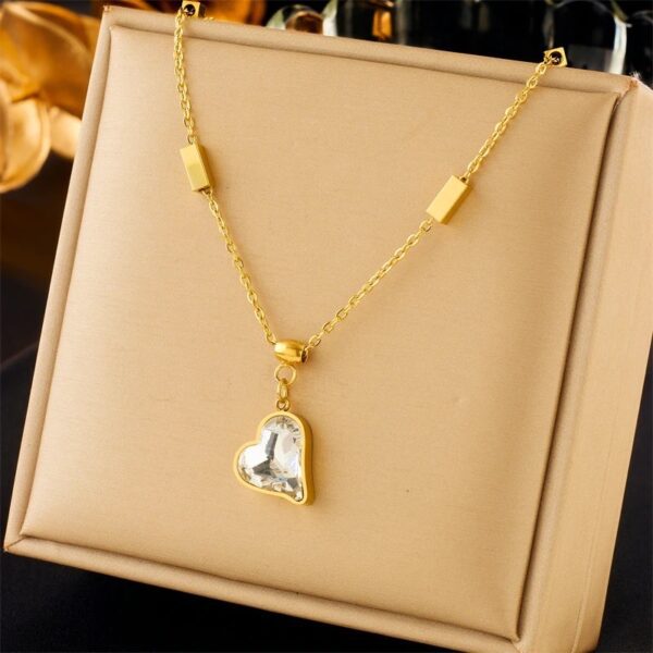 «CRYSTAL HEART» New Fashion Waterproof Crystal Pendant Necklace For Women / Gold Color⠀