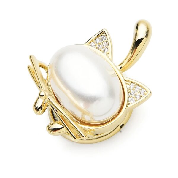 «PEARLY CAT» New Fashion Magnet Brooch For Women