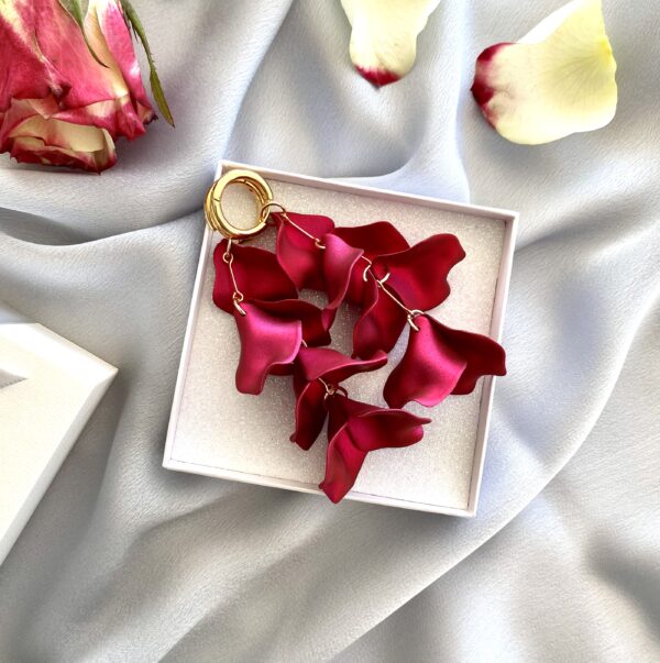 «PETALE» Beautiful Trendy Drop Earrings - Fuchsia Color⠀
