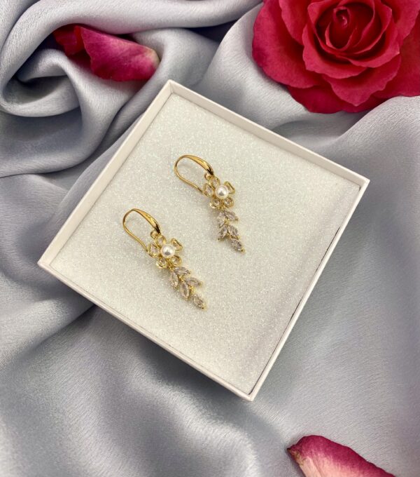 «BETTY» Beautiful Cubic Zirconia Drop Earrings⠀