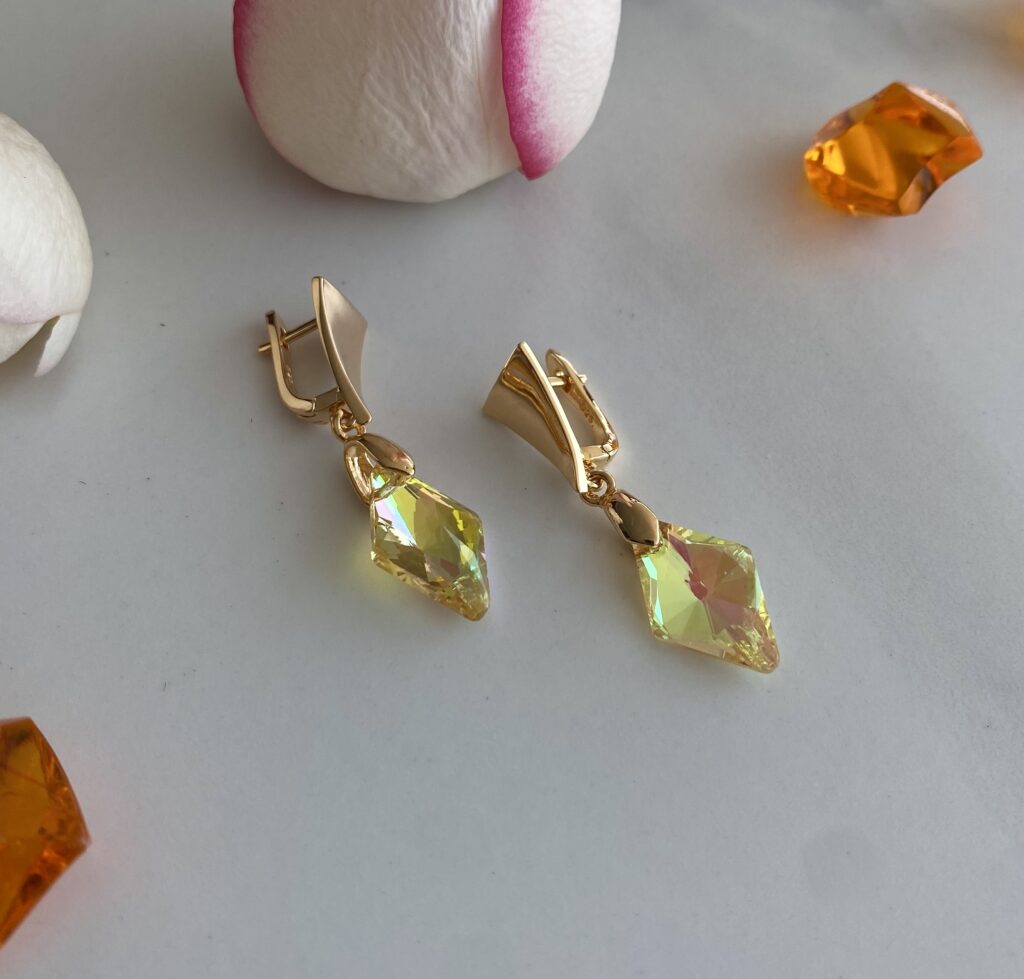 «GOLDEN GLOW» Stunning English Lock Earrings For Women 1 Soleo