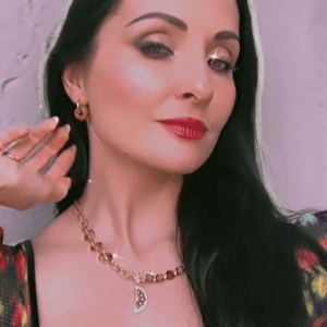 «PomeDREAM» Semi-Fine Chain And Crystal Necklace With Beautiful Pendant - Image 2