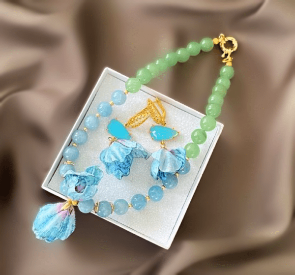 «PETITE FLORAL» Semi-Fine Natural Stone Luxury Necklace And Earrings Jewellery Set⠀